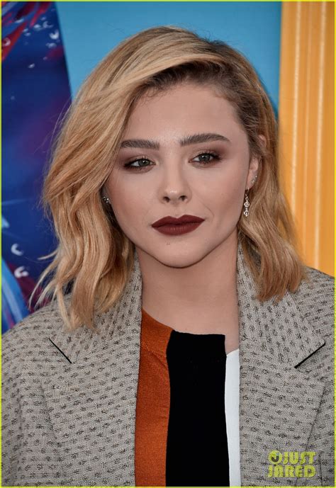Chloe Moretz Looks Chic On The Carpet At Teen Choice Awards 2018