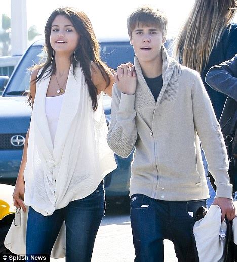 Justin Bieber And Selena Gomez Holding Hands On Santa Monica Pier