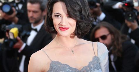 La relación entre asia argento y el chef y escritor anthony bourdain, quien se suicidó el viernes 8 de junio, parece haber estado en un momento de crisis, según el sitio tmz, que hizo referencia a las fotos que mostraban a la actriz italiana con el periodista francés se supone son las últimas conocidas. Asia Argento mostra il lato b su Instagram e perde 3000 ...