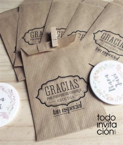 Selección de originales y baratos detalles de bodas pensados en exclusiva para los hombres de cualquier edad, para jóvenes y no tan jóvenes, detalles que les encantaran por ser detalles de boda para hombres modernos, originales, diferentes y divertidos. Etiquetas gratis para tus detalles de boda: etiquetas para ...