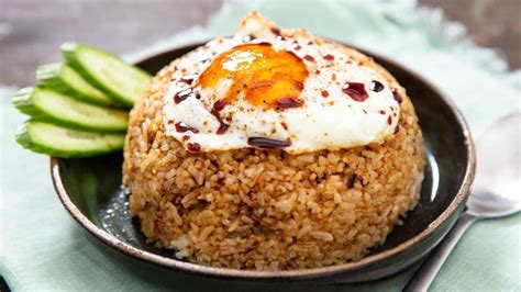 Give Your Old Fried Rice A Twist With This Indonesian Nasi Goreng