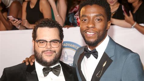 But he also played some of the most groundbreaking figures of the 20th boseman's breakout role came in 2013, when he played baseball legend jackie robinson in the film 42. alamy stock photo. Josh Gad partage le dernier texte qu'il a reçu de Chadwick ...
