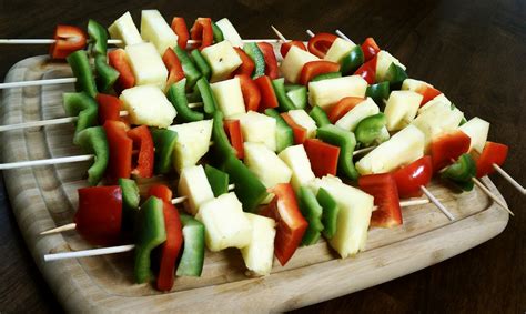 How to cut peppers for authentic vegetable kabobs; Sprightly Recipes: Baked Veggie Kabobs