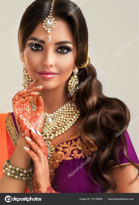 Schöne Indische Mädchen Stockfotografie Lizenzfreie Fotos © Sofia