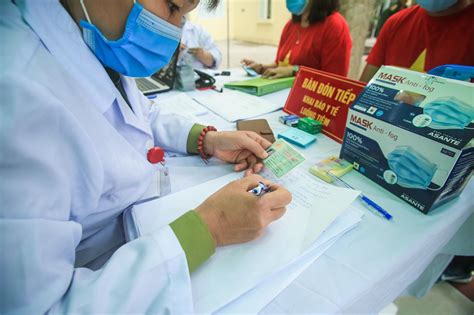 It was first identified in december 2019 in wuhan,. Nhiều người tình nguyện đăng ký tiêm thử nghiệm vắc-xin ...