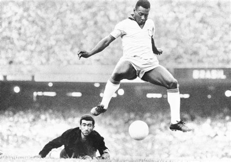 Pelé Brazils Mighty King Of ‘beautiful Game Passes Away The Hindu