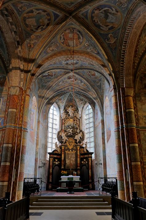 Since 1 january 2005, bergen has moreover been the administrative seat of the amt of bergen auf rügen, which with a population of over 23. Marienkirche Bergen auf Rügen I Foto & Bild | architektur ...