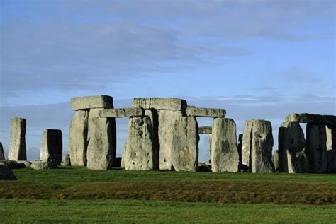 Pada kisah sebelumnya kakak bercerita mengenai asal usul pamboang yang merupakan cerita rakyat dari sulawesi barat. Ilmuwan Ungkap Asal Usul Batu Stonehenge - terdepan.ID