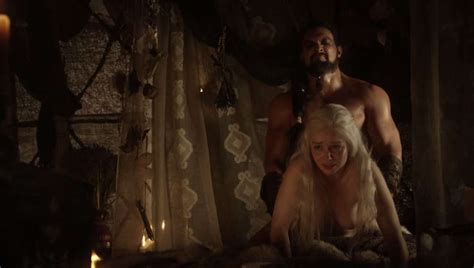 Emilia Clarke Nue Dans Game Of Thrones Plaisir