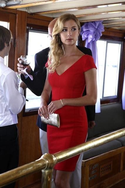 Emily Thorne In Red Tv Fanatic