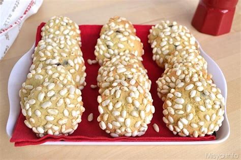 Sono dei biscotti buonissimi che hanno un sapore che ricorda il cioccolato bianco. » Biscotti al riso soffiato - Ricetta Biscotti al riso ...