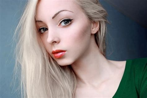 Nova ‘barbie Humana Tem 21 Anos E Procura Namorado Na Ucrânia