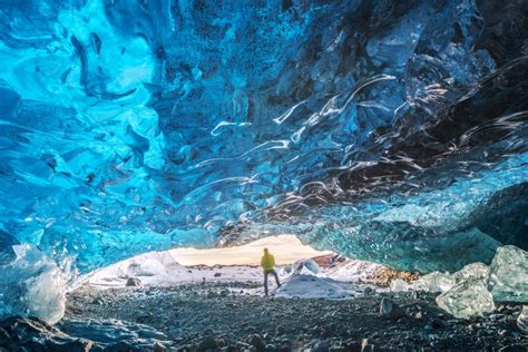 Stunning Photos Show The Incredible Natural Phenomenon Of Icelands Ice