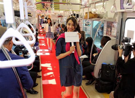 日本のモデル、電車内で夏のファッションショー 中国網 日本語