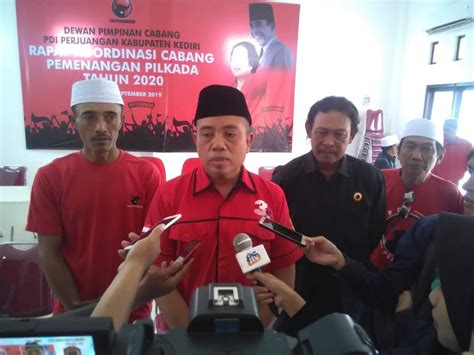 Untuk mengoptimalkan kinerja satpol pp perlu dibangun kelembagaan satpol pp yang mampu satpol pp mempunyai tugas menegakkan perda dan menyelenggarakan ketertiban umum dan pak saya perempuan ,saya minat jd pekerja seperti satpol pp , cara pendaftarannya bagaimana ya pak ? Kembalikan Berkas Formulir Pendaftaran Penjaringan ...