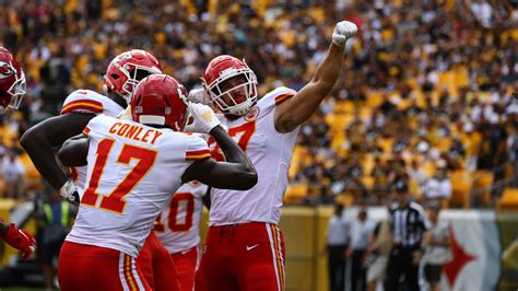 As he details how his short time with the retooled offensive line has gone. Chiefs' Receiving Corps Ranked as the Best in the League ...