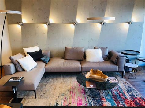 Bequemes sofa picture of hilton dresden hotel tripadvisor. Pin von Xinjieying auf Arbeitsplatz | Sofas für kleine ...