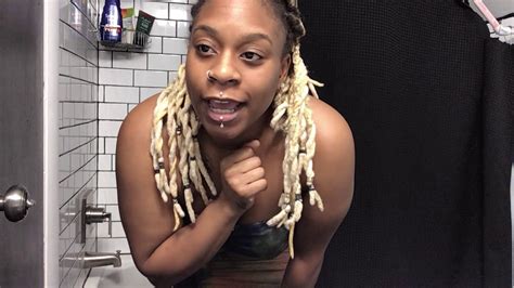 Sexy Ebony Girl Cleaning Bathroom Youtube