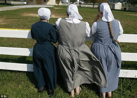 Policeman Undercover In Amish Woman S Clothes To Catch Pervert Daily