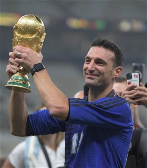 World Cup Winner Scaloni Eternally Grateful To Argentina Fans For