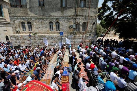 Muslims Return To Al Aqsa Mosque To Pray After Israel Removes Security