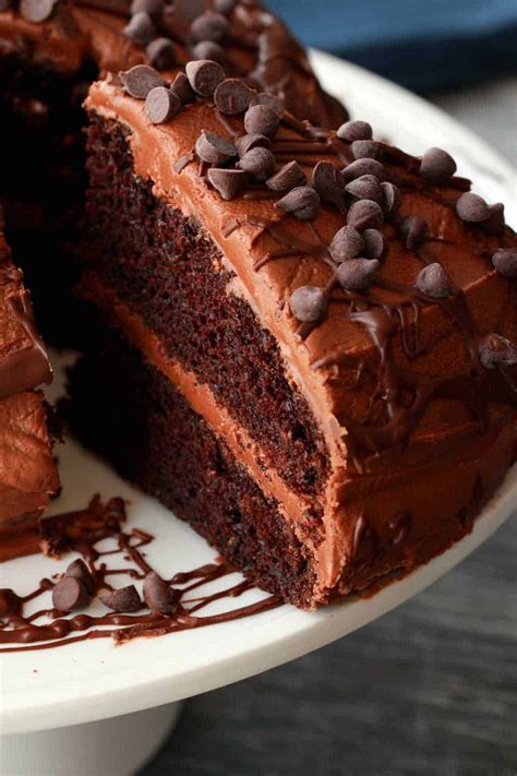 Non vegans and vegetarians can't even tell the difference! Vegan Chocolate Cake - Loving It Vegan