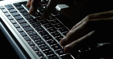 L'incident a été filmé en vidéo. La police réclame une loi pour obtenir les mots de passe ...