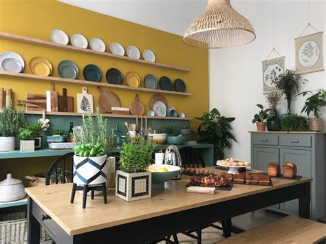 Une cuisine vert et jaune : notre repérage déco - Joli Place