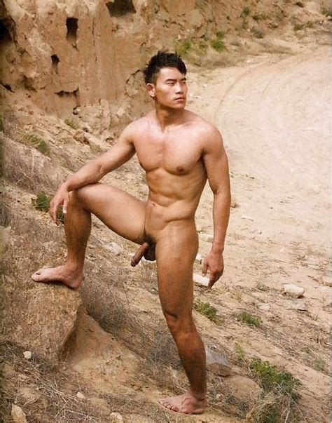 アジア人男性は屋外のハイキングで裸しました プライベート写真自家製ポルノ写真