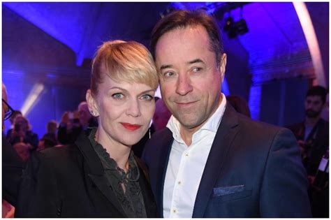 Doch der entertainer hat neben seinen moderationsjobs einige user verteidigen den einstigen moderator der erfolgsshow nur die liebe zählt. DIESE PROMI-PÄRCHEN SIND DER LEBENDIGE BEWEIS, DASS ES DIE ...