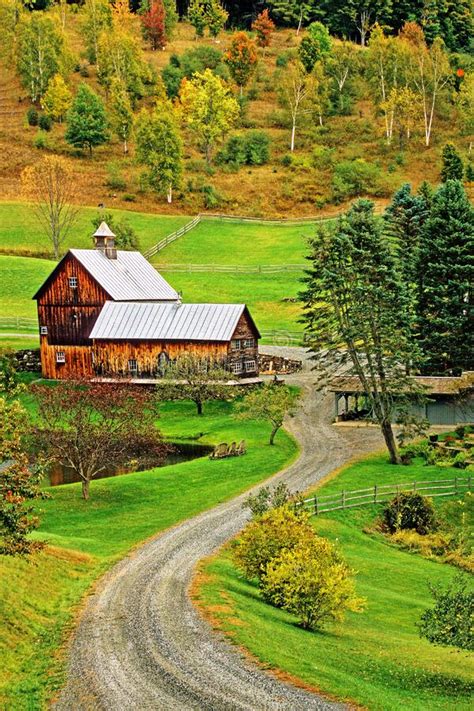 Rustic Rural Farm In Woodstock Vermont Autumn Colors Stock Photo
