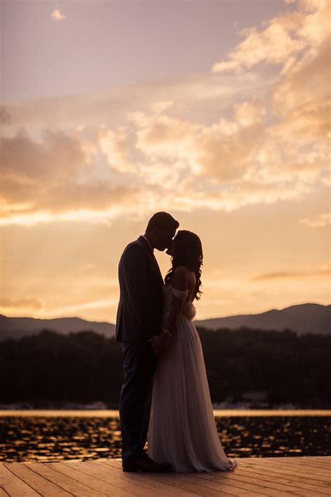 22 Sunset Wedding Photos That Prove Mother Nature Is The