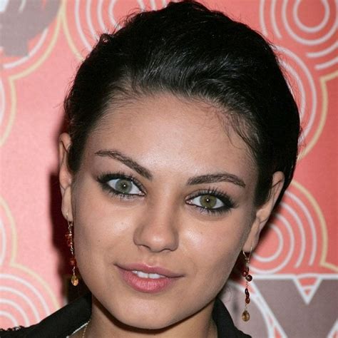 Does Mila Kunis Have Diffe Colored Eyes Tutorial Pics