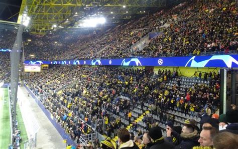 Können sie den spielstand noch drehen, zögen sie punktemäßig mit dem vfb gleich. Borussia Dortmund vs. Slavia Prag 2:1