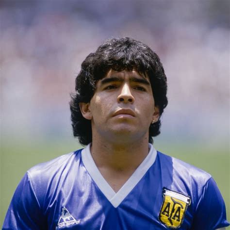 Por los cuartos de final de la copa del mundo, argentina e inglaterra se enfrentaran en un partido que no será un duelo futbolístico más. Diego Maradona Vs. Inglaterra (1986) - FIFA.com