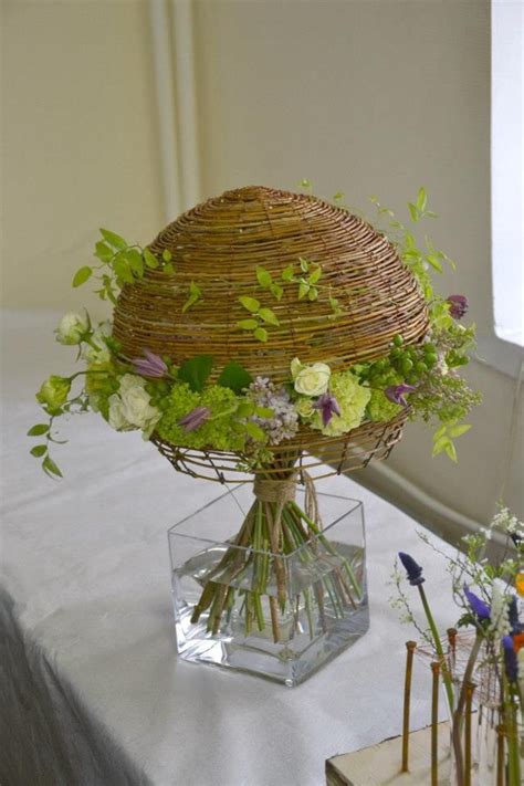 Some men carry them that way in public because they think it makes them less girly. Hold Bunch Flowers Upside Down / What is the Best Way to Dry Flowers to Maintain Their Color ...