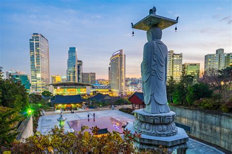 Corea del sur es un país desarrollado y entre las décadas de 1960 y 1990 contaba con una de las economías de más rápido crecimiento del mundo. Tres recorridos turísticos para descubrir la capital de ...
