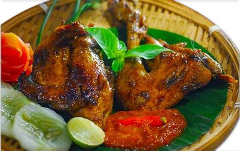 Ini merupakan olahan ayam bakar paling populer dan paling banyak terdapat di rumah makan. 10 Ayam Bakar Dari Berbagai Daerah di Indonesia