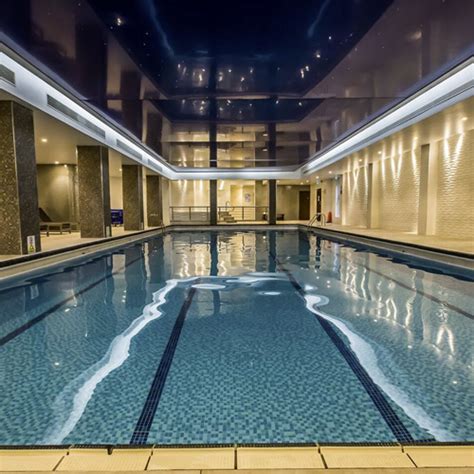 Additionally, a health club, a bar/lounge, and a coffee shop/café are onsite. Holiday Inn London Kensington London - Mosaic Health & Spas