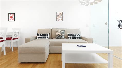 Unterkunft für kurzaufenthalte zum besten preis in berlin GERÄUMIGE 1-ZIMMER-WOHNUNG IN BERLIN-WESTEND | White ...