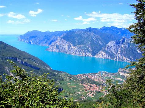 Most Shocking Places Of World Lake Garda Italy