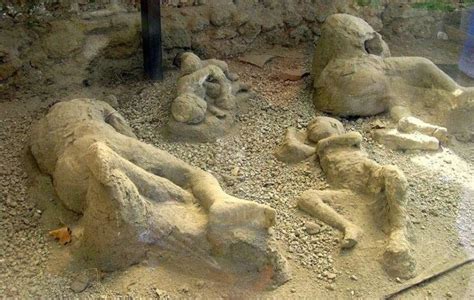 Esta Imagem De Um Homem Petrificado Em Pompeia Não é O Que