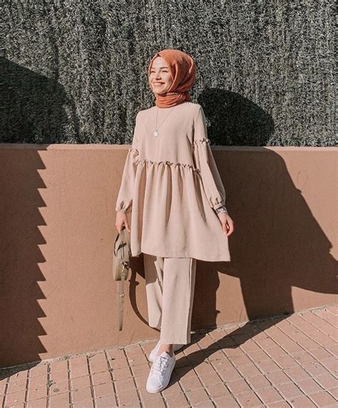 Pin By Sana On Hijab In 2020 Hijabi Outfits Casual Muslimah Fashion Outfits Hijab Fashion