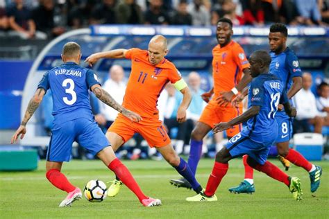 Het nederlands elftal speelt de groepswedstrijden op 13, 17 en 21 juni. Hoe moet Nederland zich kwalificeren voor het EK voetbal ...