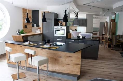 Moderne Küche mit Bar: 6 Ideen für eine Bartheke aus Holz, Stein und