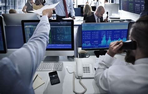 Subjektif gak benda ni, sebab ada bank pelaburan (investment bank) yang kenakan had. Mau Main Saham? Ini Cara Pilih Perusahaan Sekuritas ala ...