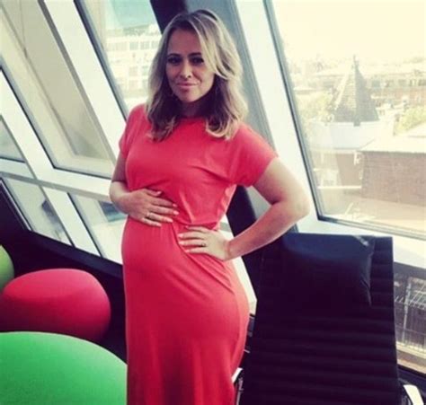 Pregnant Kimberley Walsh Looks Blooming Lovely As She Poses For Bump