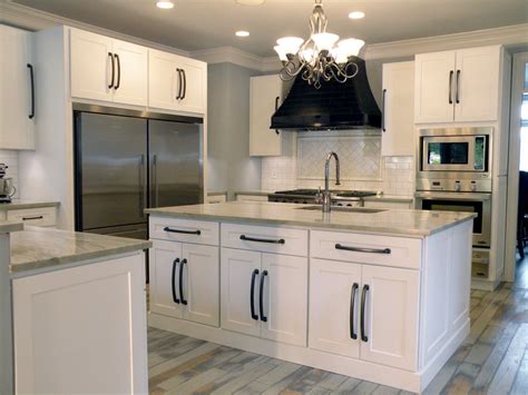 Solid Wood American Standard Framed White Shaker Kitchen Cabinet