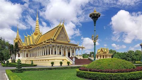 Royal Palace In Phnom Penh Cambodia What To See In Phnom Penh