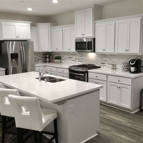 Marble, limestone, sandstone, and solid surfaces will offer. 30 Nice Quartz Backsplash Kitchen Ideas | White shaker ...